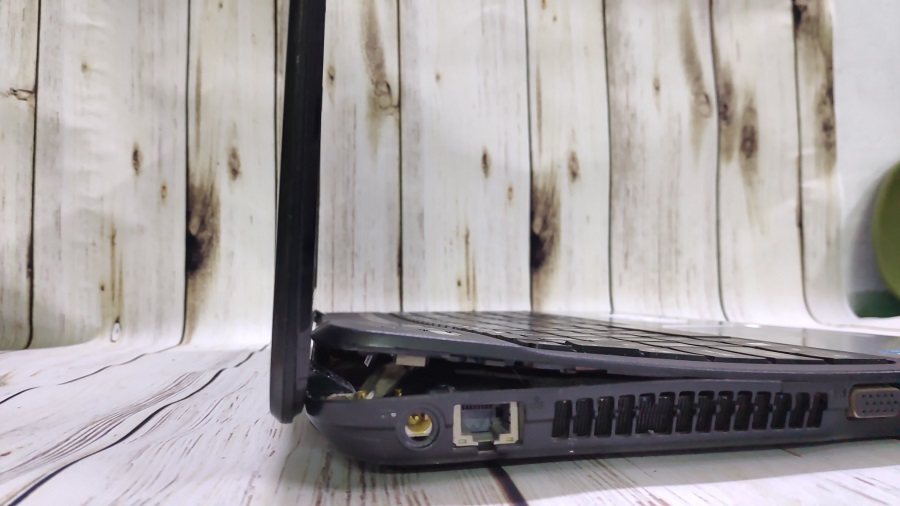 Sửa bản lề laptop Acer E1-431, E1-571 dứt điểm không bị lại.